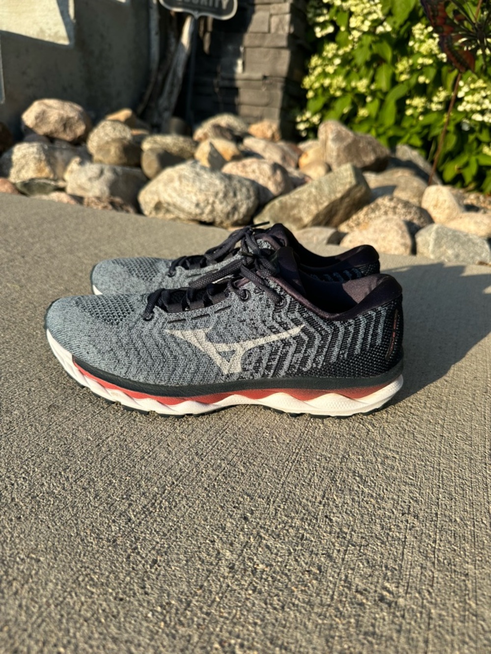 Mizuno Women’s Running Shoes Size 10 Gray/Purple Athletic Sneakers
